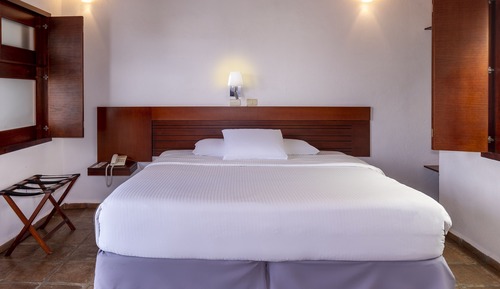 Chambre, 1 très grand lit