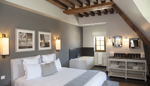 Chambre Double Classique, 1 très grand lit, salle de bains privée