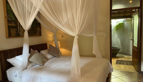 Chambre Double, vue piscine (2)