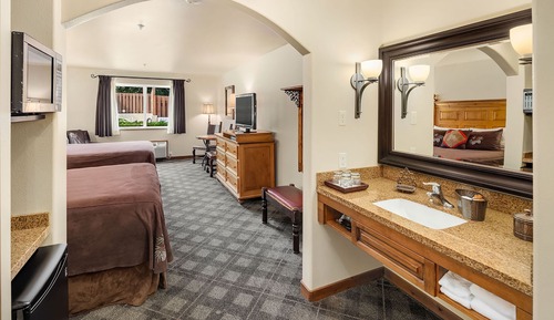 Chambre, 2 grands lits, rez-de-chaussée
