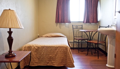 Chambre Standard, 1 lit une place, salle de bains commune