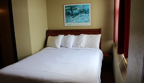 Chambre Double, 1 grand lit, salle de bains privée