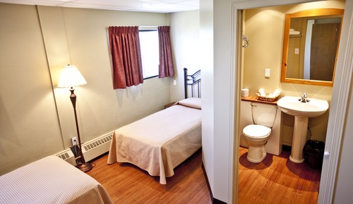 Chambre avec lits jumeaux, 2 lits une place, salle de bains privée