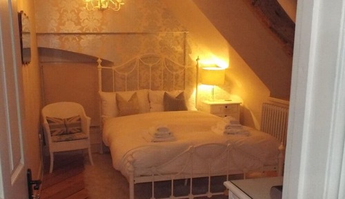 Chambre Double, salle de bains commune ( Shower Only (Holt))