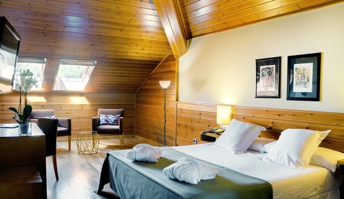 Chambre Double (with 2 extra beds)