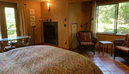 Loft Romantique, 1 grand lit, bain à remous, côté jardin