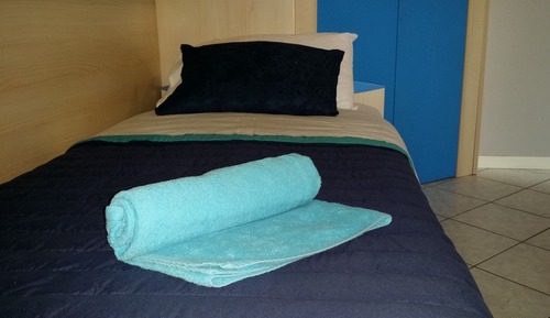 Chambre Simple, salle de bains commune