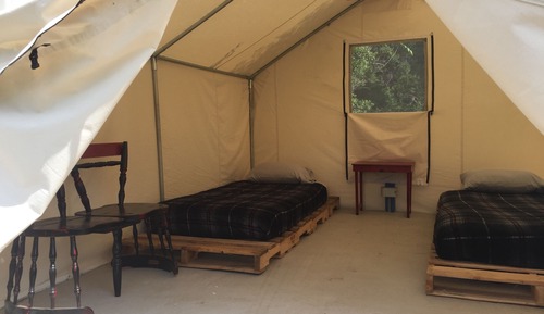 Tente Confort, 2 lits une place, salle de bains commune