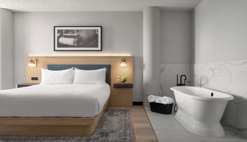 Chambre Exécutive, 1 très grand lit, vue baie