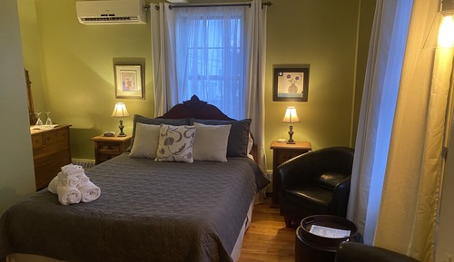 Chambre Classique, 1 grand lit, vue montagne (Wallace)