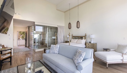 Suite Luxe, 1 grand lit, cheminée, vue baie (Jacuzzi Left Bank)