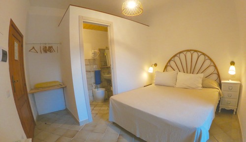 Chambre Économique, 1 lit double, vue cour intérieure, dans les dépendances