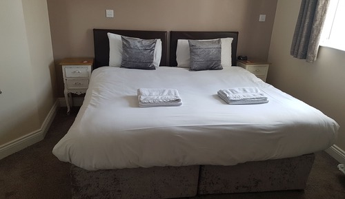 Chambre Double ou avec lits jumeaux, salle de bains attenante