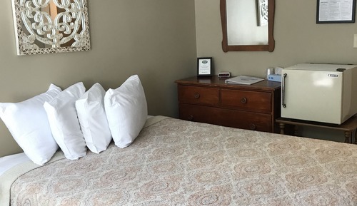 Chambre Standard, 1 grand lit, salle de bains attenante (Room 1)