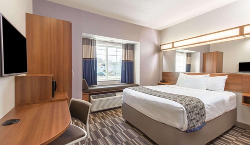 Chambre, accessible aux personnes à mobilité réduite, réfrigérateur