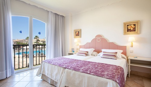 Suite, balcon, vue piscine (2 adults + 1 child)