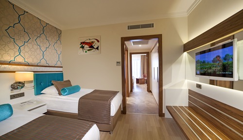 Chambre Familiale (Land View)