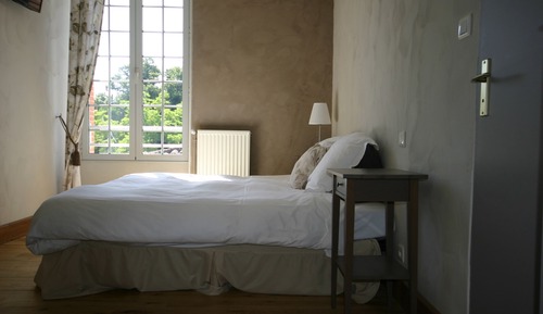 Chambre Double Confort, salle de bains privée, vue parc