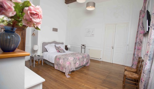 Chambre Double Supérieure, 1 très grand lit, salle de bains privée, vue piscine