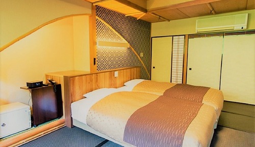 Chambre Tradition, fumeurs (Western-Style Jr Suite, open-air bath)