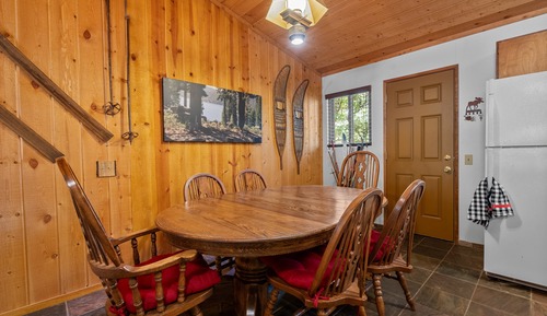 Cabane, plusieurs lits, patio, vue montagne