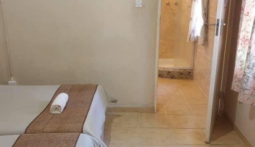 Chambre, salle de bains privée, vue jardin