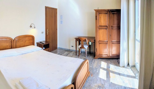 Chambre Double pour 1 personne, balcon, vue partielle sur la mer