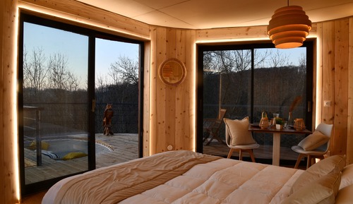 Cabane, 1 grand lit, vue vallée