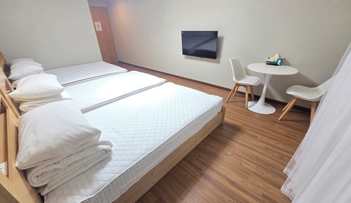 Standard Quadruple Room (non-Korean nationals only)