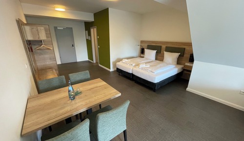 Chambre Quadruple Familiale, 1 grand lit et 1 canapé-lit, non-fumeurs, vue ville
