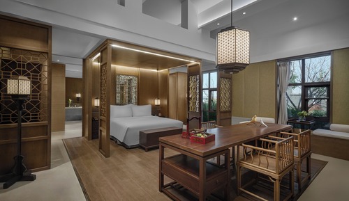 Chambre Premium, 1 très grand lit (Courtyard Access)