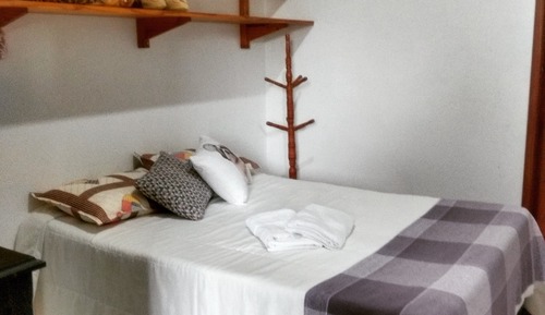 Chambre, patio, vue ville