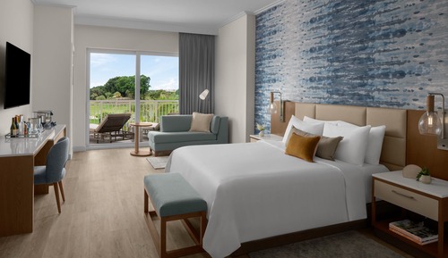 Chambre, 1 très grand lit, non-fumeurs, vue piscine (Hearing Accessible)