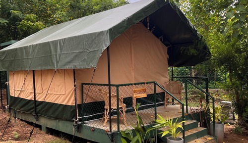 Tente Supérieure, 1 très grand lit, non-fumeurs, vue jardin
