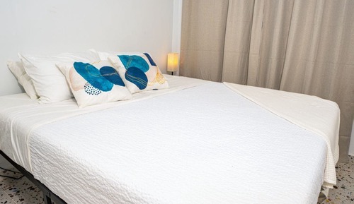 Suite Exclusive, 1 très grand lit, cuisine, vue piscine