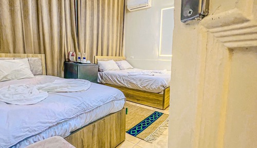 Chambre Double Classique, plusieurs lits, non-fumeurs, salle de bains privée