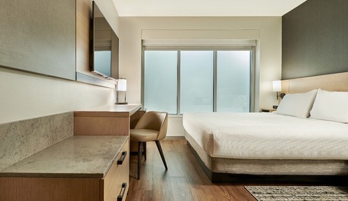 Chambre, 1 très grand lit et 1 canapé-lit, accessible aux personnes à mobilité réduite (Specialty)