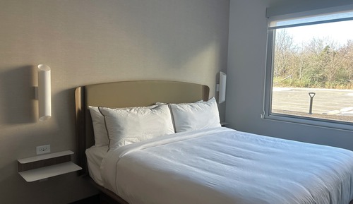 Chambre, 1 très grand lit