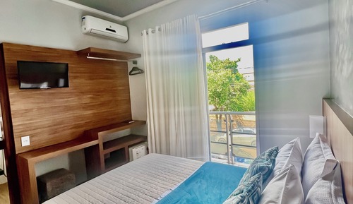 Chambre Triple Classique, véranda, vue ville