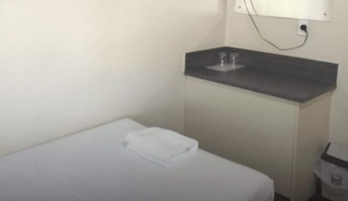 Chambre Standard avec lits jumeaux, salle de bains commune