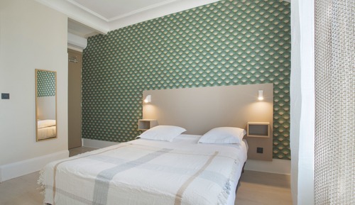 Chambre Double Supérieure, salle de bains attenante, vue jardin