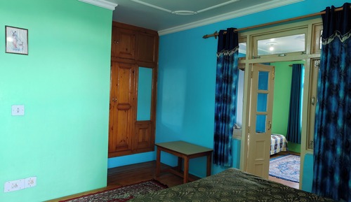 Chambre Familiale Double ou avec lits jumeaux, vue vallée