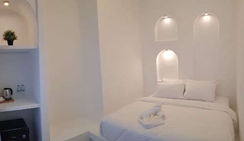 Chambre Double, baignoire accessible aux personnes à mobilité réduite, accès piscine