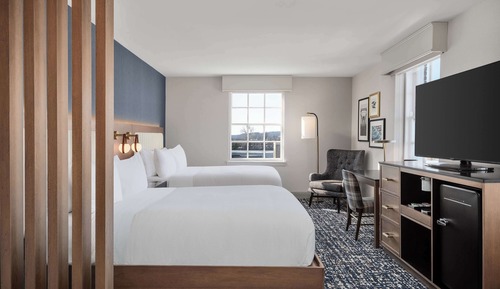 Chambre, 2 grands lits, accessible aux personnes à mobilité réduite, vue fleuve (Bathtub)