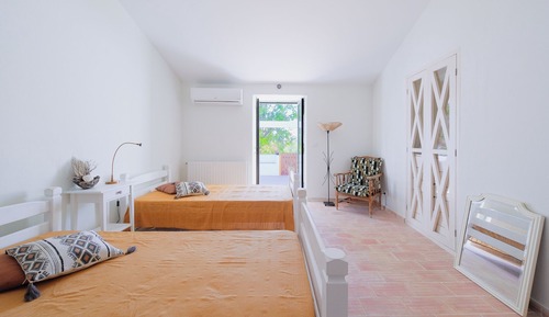 Chambre Confort Double ou avec lits jumeaux, salle de bains privée, vue jardin