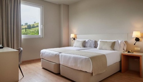 Chambre avec lits jumeaux, accessible aux personnes à mobilité réduite