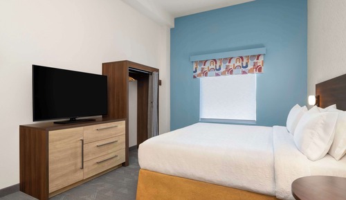 Suite, 1 très grand lit, accessible aux personnes à mobilité réduite (Roll-In Shower)