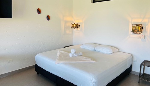 Chambre Double Supérieure, 1 très grand lit, bain à remous, vue fleuve