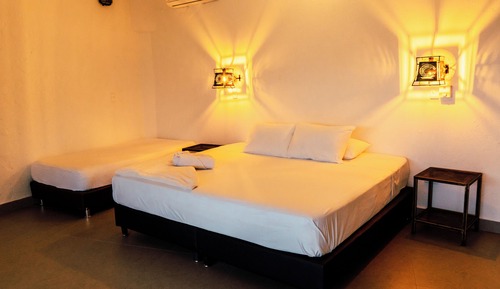 Chambre Double Familiale, 1 très grand lit, bain à remous, vue fleuve