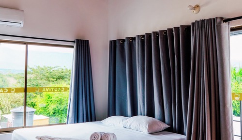 Chambre Double Confort, 1 très grand lit, balcon, vue montagne